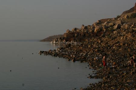 Mer morte : salée, chaude, étouffante.